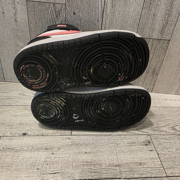 Nike Kids Sneakers - Black, White, and Pink Size 7c - Picture 7 of 7